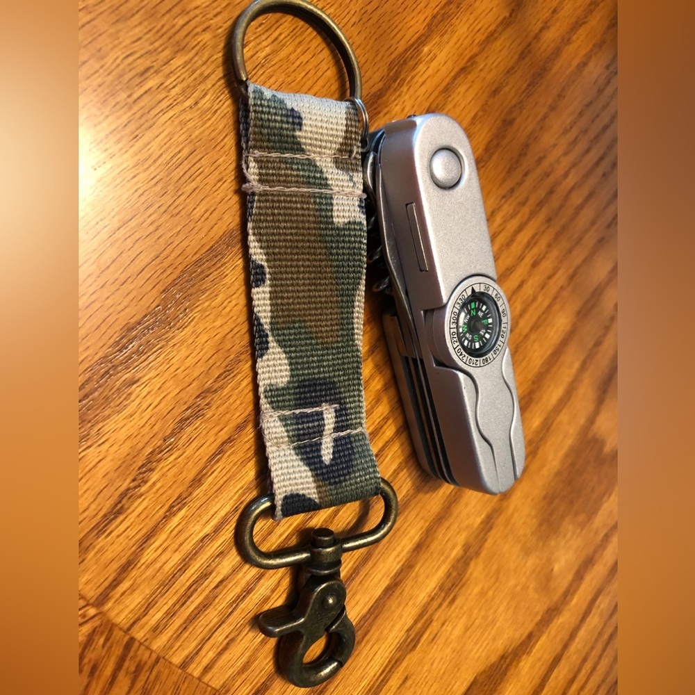 Utility Kit Camo Strap Cork Screw Compass +